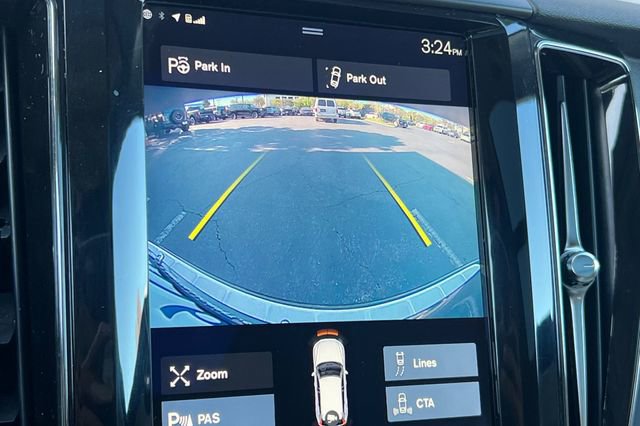 Used 2018 Volvo XC60 T6 Momentum w/ Convenience Package image 23