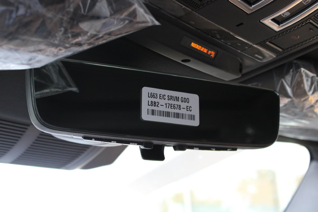 New 2026 Land Rover Defender 130 X-Dynamic SE AWD/4WD image 18