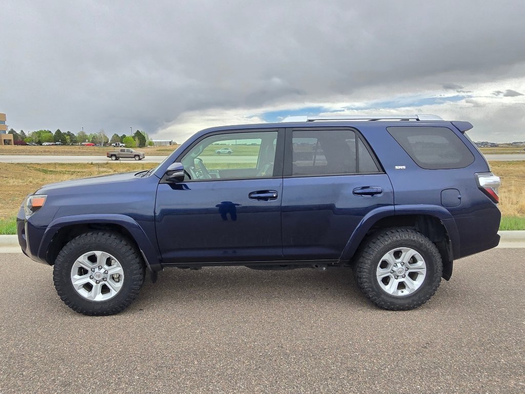 Used 2016 Toyota 4Runner SR5 Premium image 2