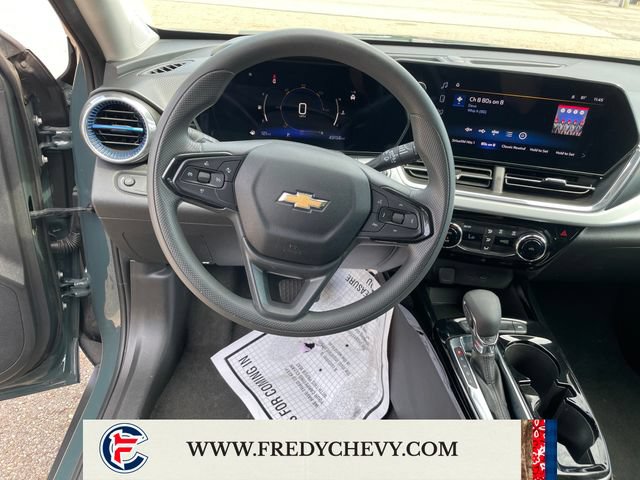 Used 2025 Chevrolet Trax LT FWD image 15