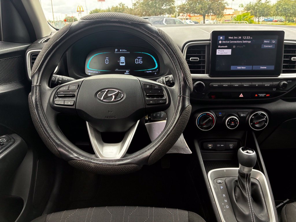 Used 2025 Hyundai Venue SE FWD image 12