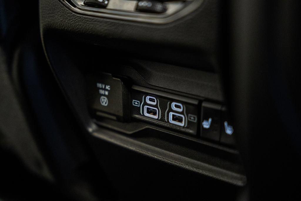 Certified 2023 Jeep Grand Cherokee Limited AWD/4WD image 33