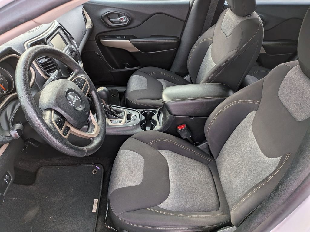 Used 2017 Jeep Cherokee Sport image 14