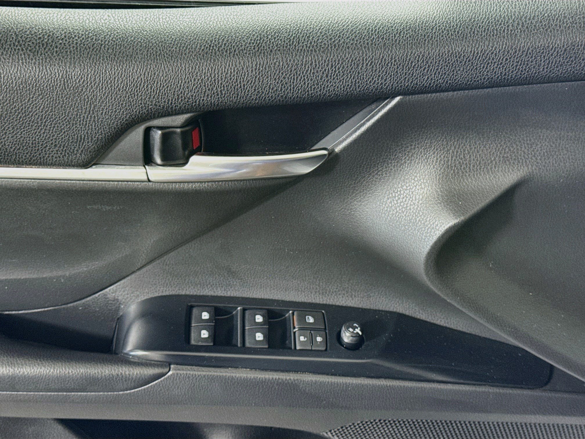 Used 2020 Toyota Camry LE FWD image 23