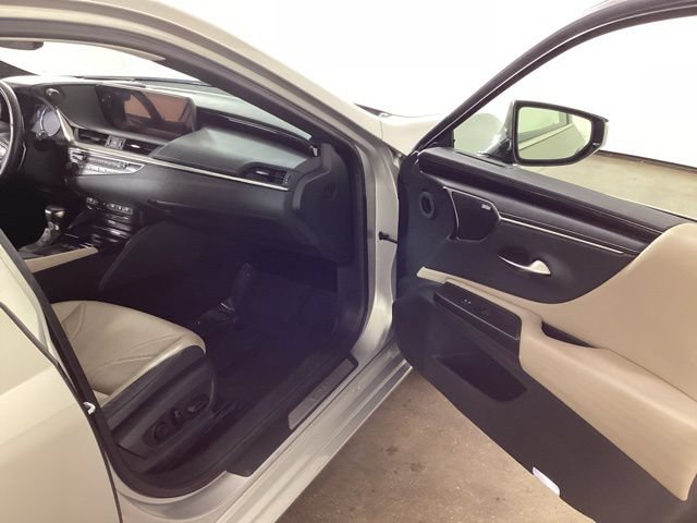 Used 2019 Lexus ES 350 w/ Accessory Package FWD image 17