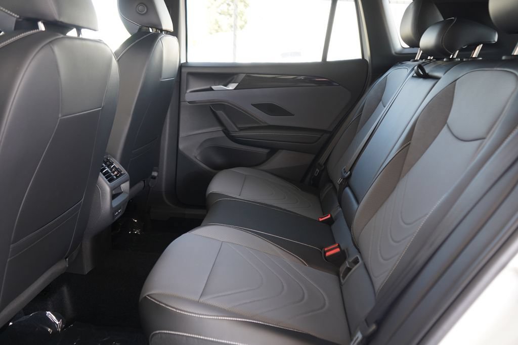 New 2026 Volkswagen Tiguan SE R-Line AWD/4WD image 7