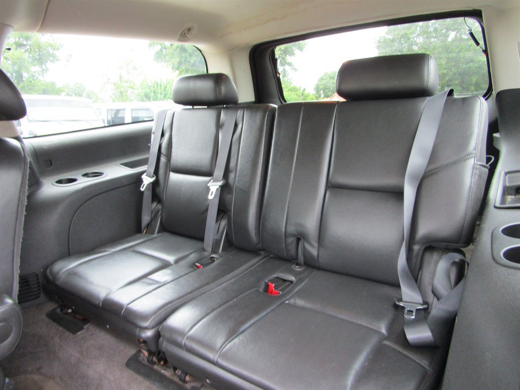 Used 2011 Cadillac Escalade ESV Premium RWD image 9