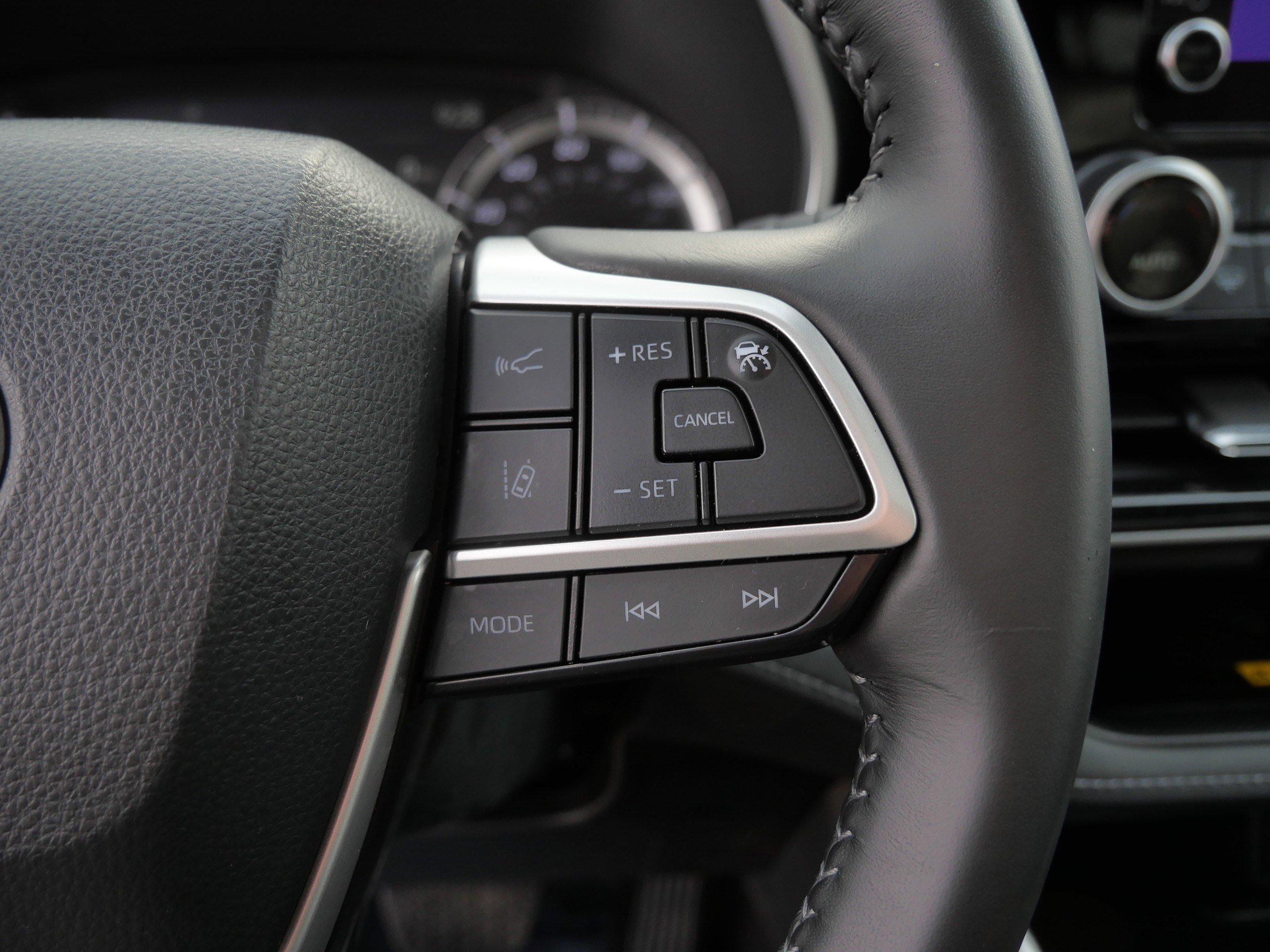 Certified 2024 Toyota Highlander XLE image 29