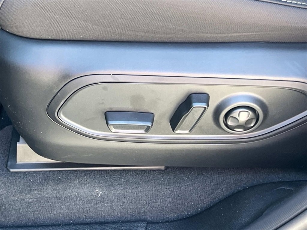 New 2025 Jeep Grand Cherokee Laredo X w/ Luxury Tech Group I image 11