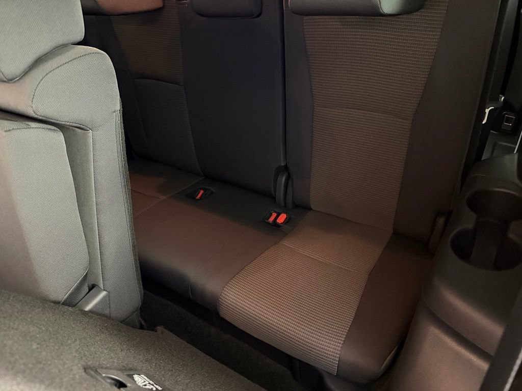 Used 2025 Toyota Highlander LE FWD image 25