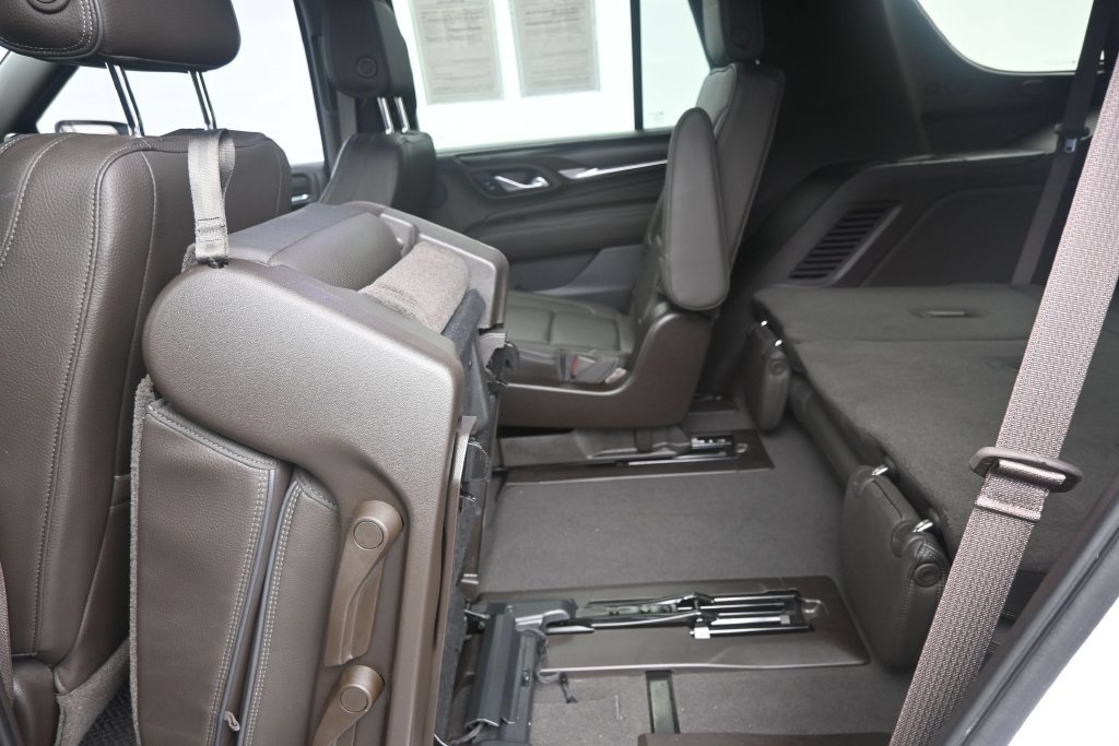Used 2021 GMC Yukon Denali w/ Advanced Technology Package AWD/4WD image 14