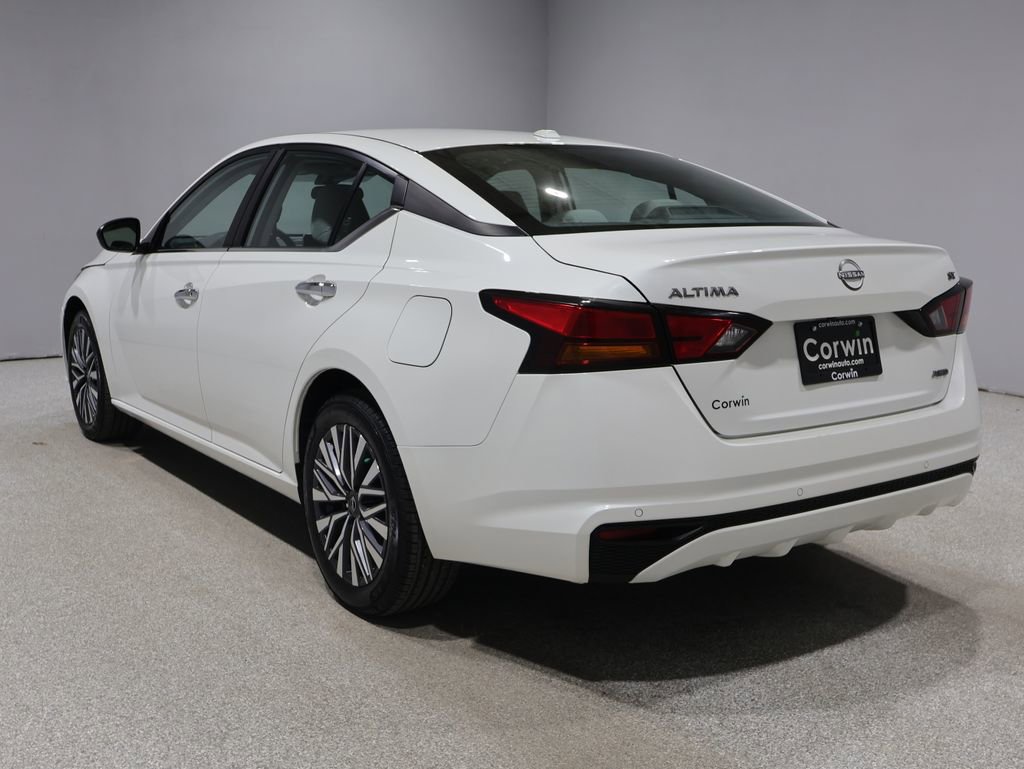Used 2024 Nissan Altima 2.5 SV AWD/4WD image 5