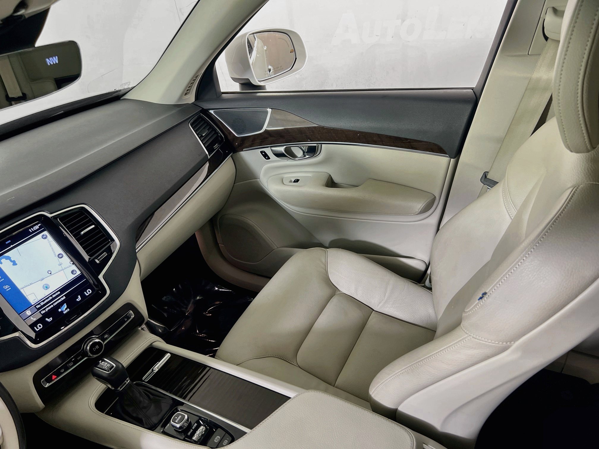 Used 2017 Volvo XC90 T6 Momentum w/ Vision Package AWD/4WD image 24
