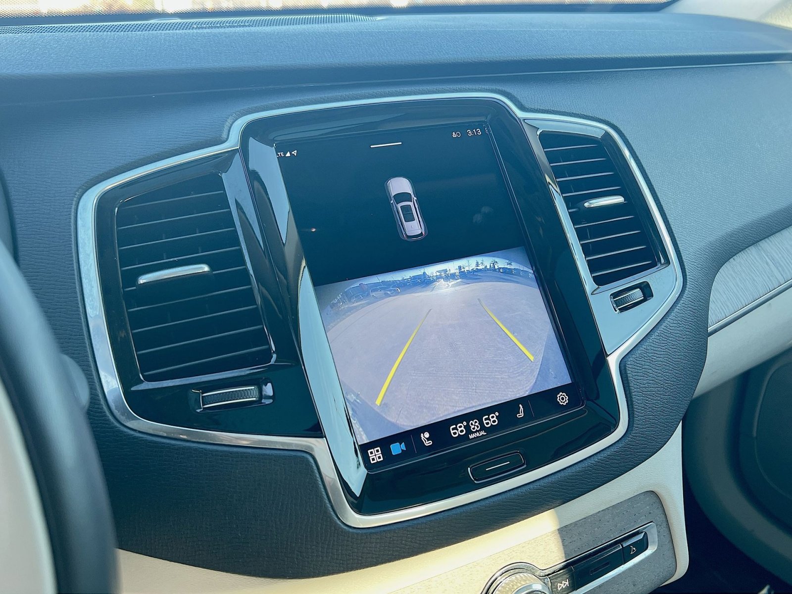 Certified 2023 Volvo XC90 B6 Plus w/ Protection Package image 19