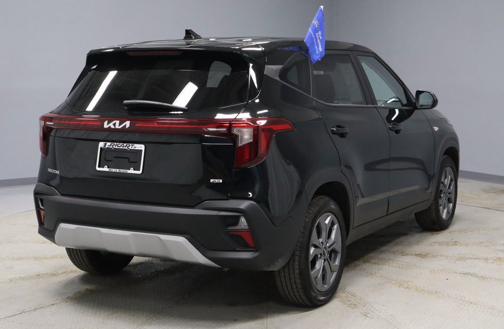 Used 2025 Kia Seltos LX image 10