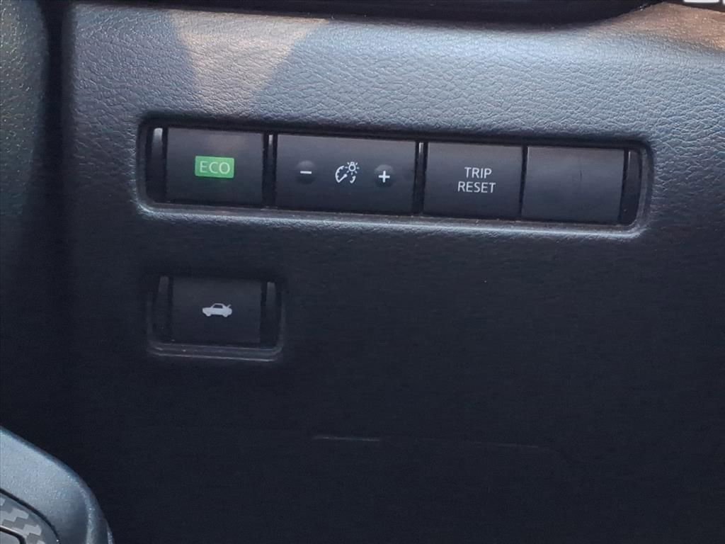 Used 2020 Nissan Sentra SV image 17