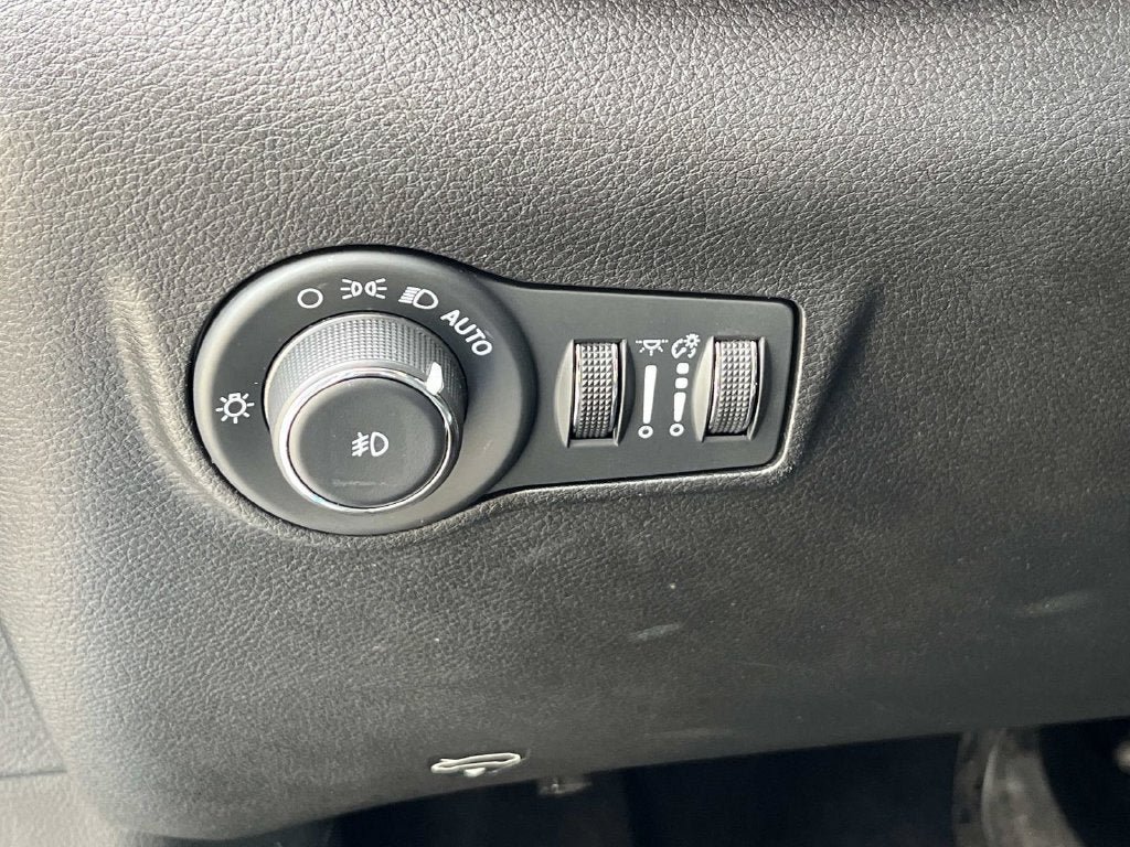 Used 2024 Jeep Compass Latitude AWD/4WD image 28