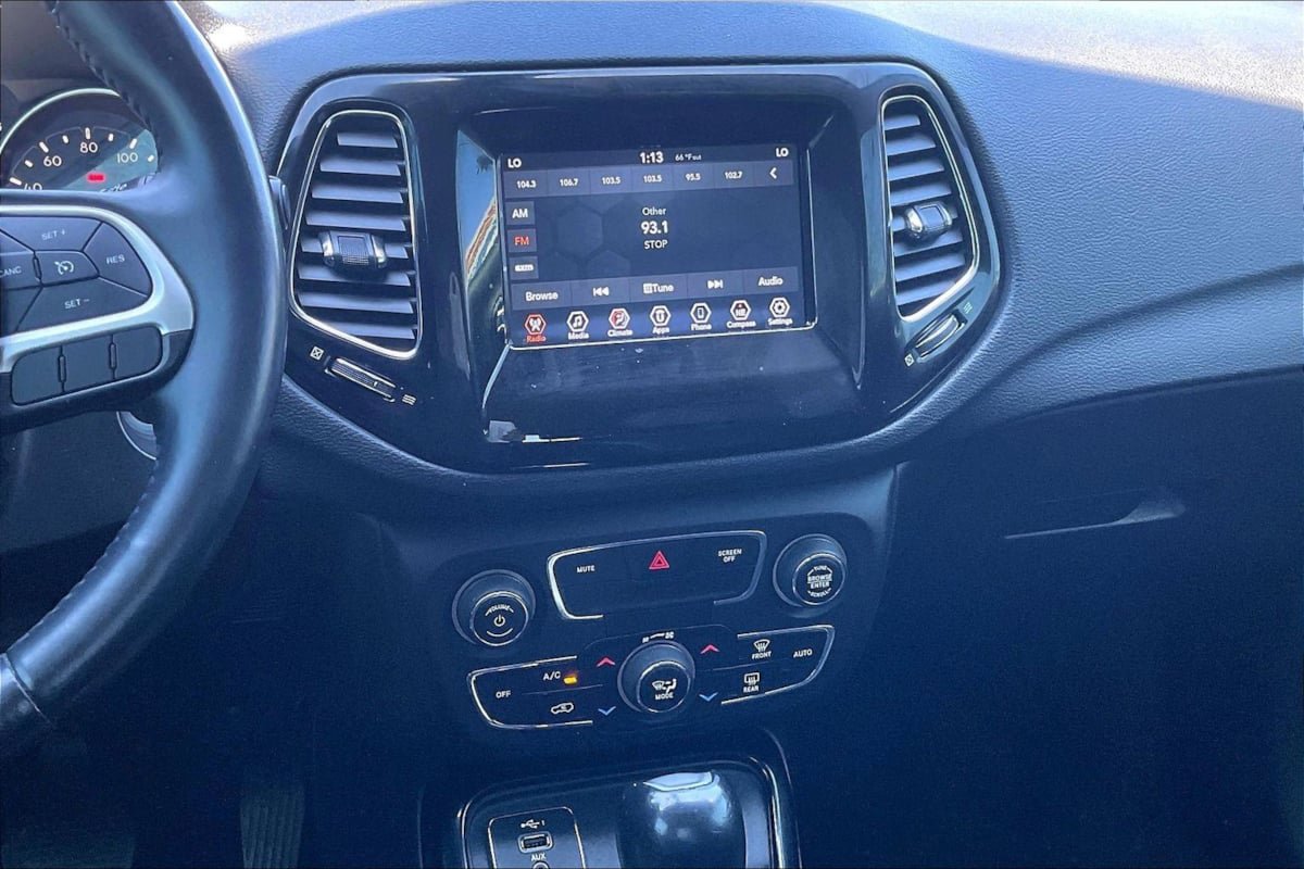 Used 2019 Jeep Compass Altitude FWD image 6