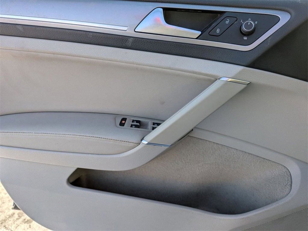 Used 2016 Volkswagen e-Golf SEL Premium image 14