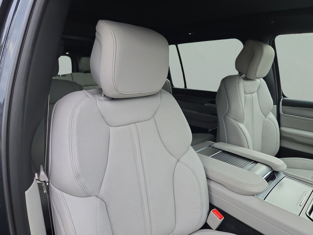New 2025 Jeep Wagoneer L Series II AWD/4WD image 36