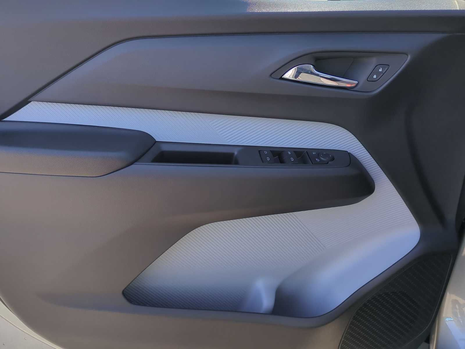 New 2027 Chevrolet Bolt RS w/ Technology Package FWD image 10