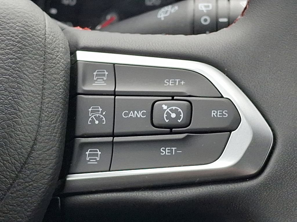 Used 2025 Jeep Compass Trailhawk AWD/4WD image 21