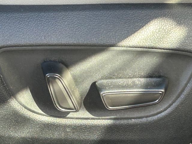 Used 2025 Toyota Sienna XLE image 38