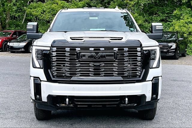 Used 2025 GMC Sierra 3500 Denali Ultimate AWD/4WD image 6