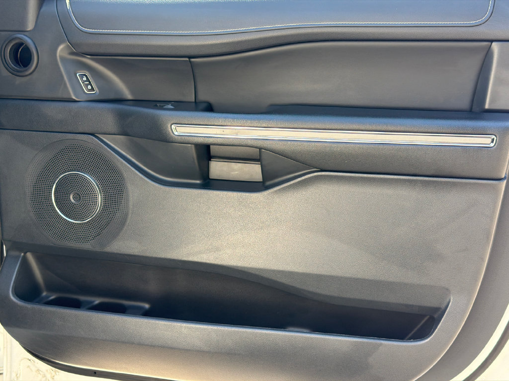 Used 2023 Ford Expedition XLT RWD image 16