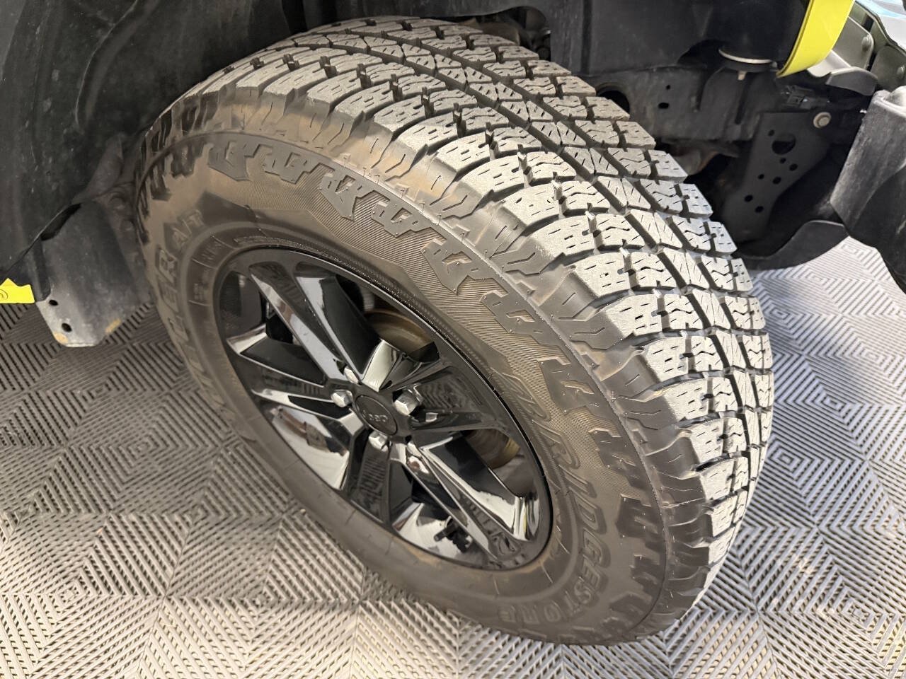 Used 2023 Jeep Wrangler Unlimited Sahara AWD/4WD image 46