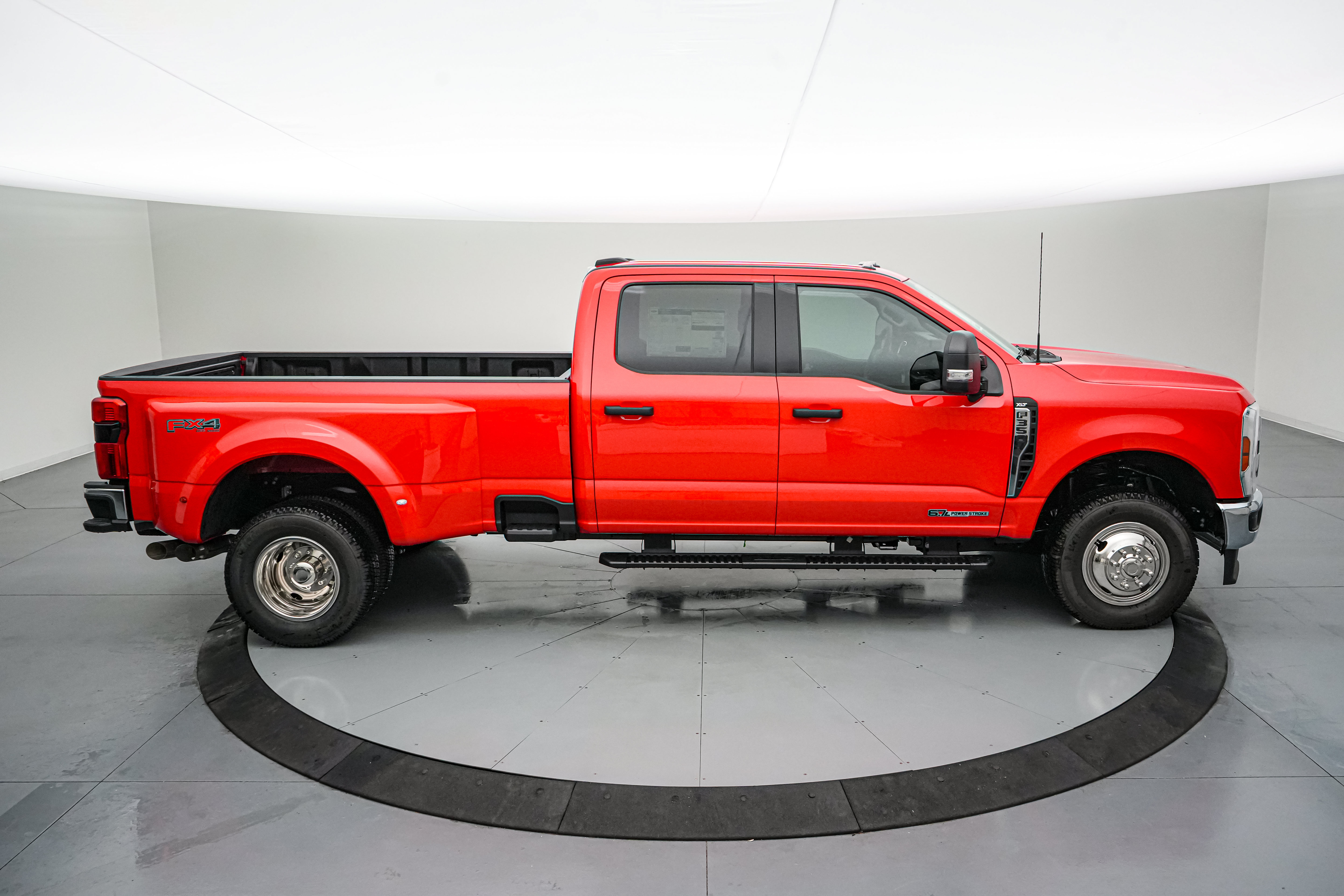 New 2026 Ford F350 XLT w/ 360-Degree Camera Package AWD/4WD image 4