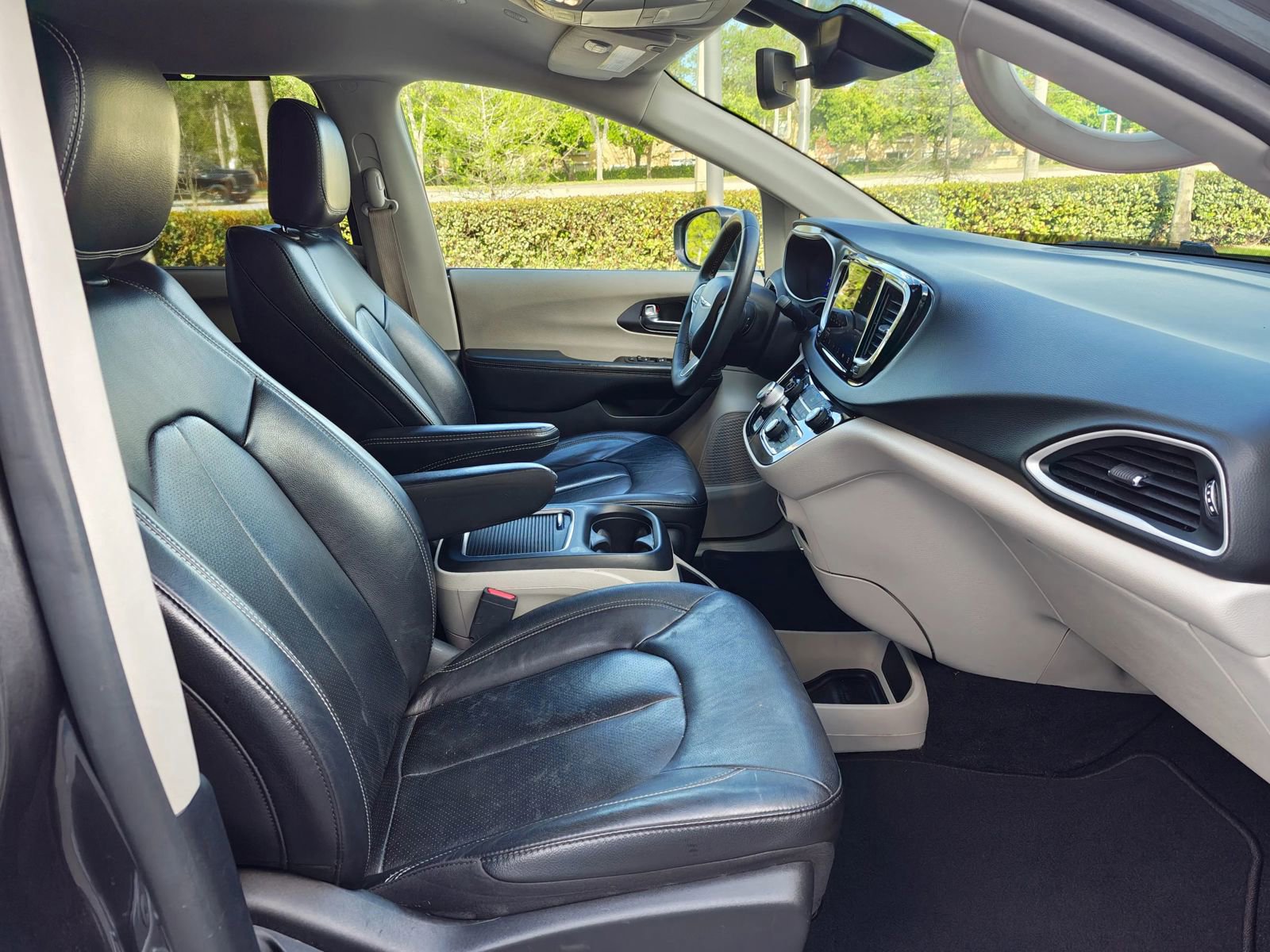 Used 2022 Chrysler Pacifica Touring-L FWD image 20
