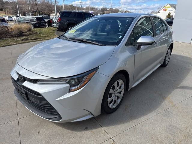Used 2023 Toyota Corolla LE image 3