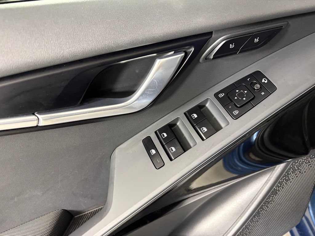 Used 2024 Kia Niro SX Touring FWD image 20