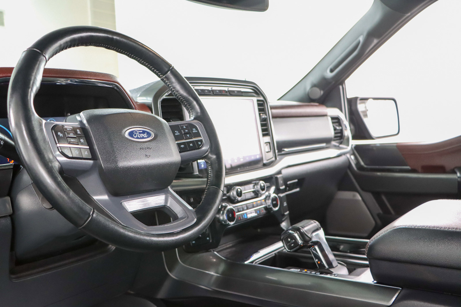 Used 2023 Ford F150 Lariat w/ Equipment Group 502A High image 26