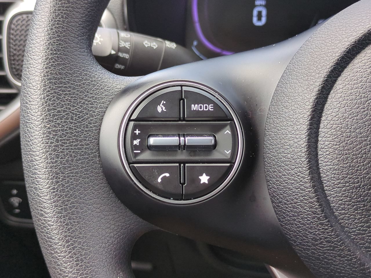 Certified 2025 Kia Soul LX w/ LX Technology Package FWD image 23