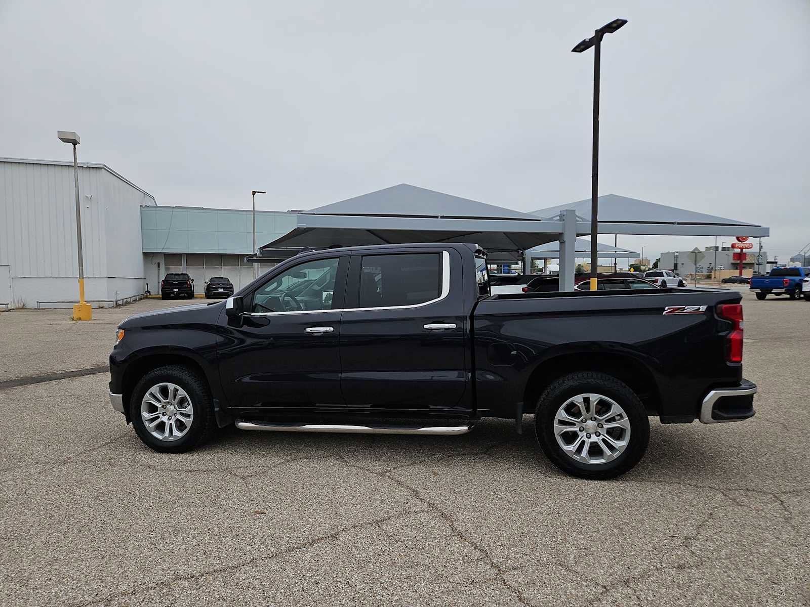 Used 2022 Chevrolet Silverado 1500 LTZ AWD/4WD image 5