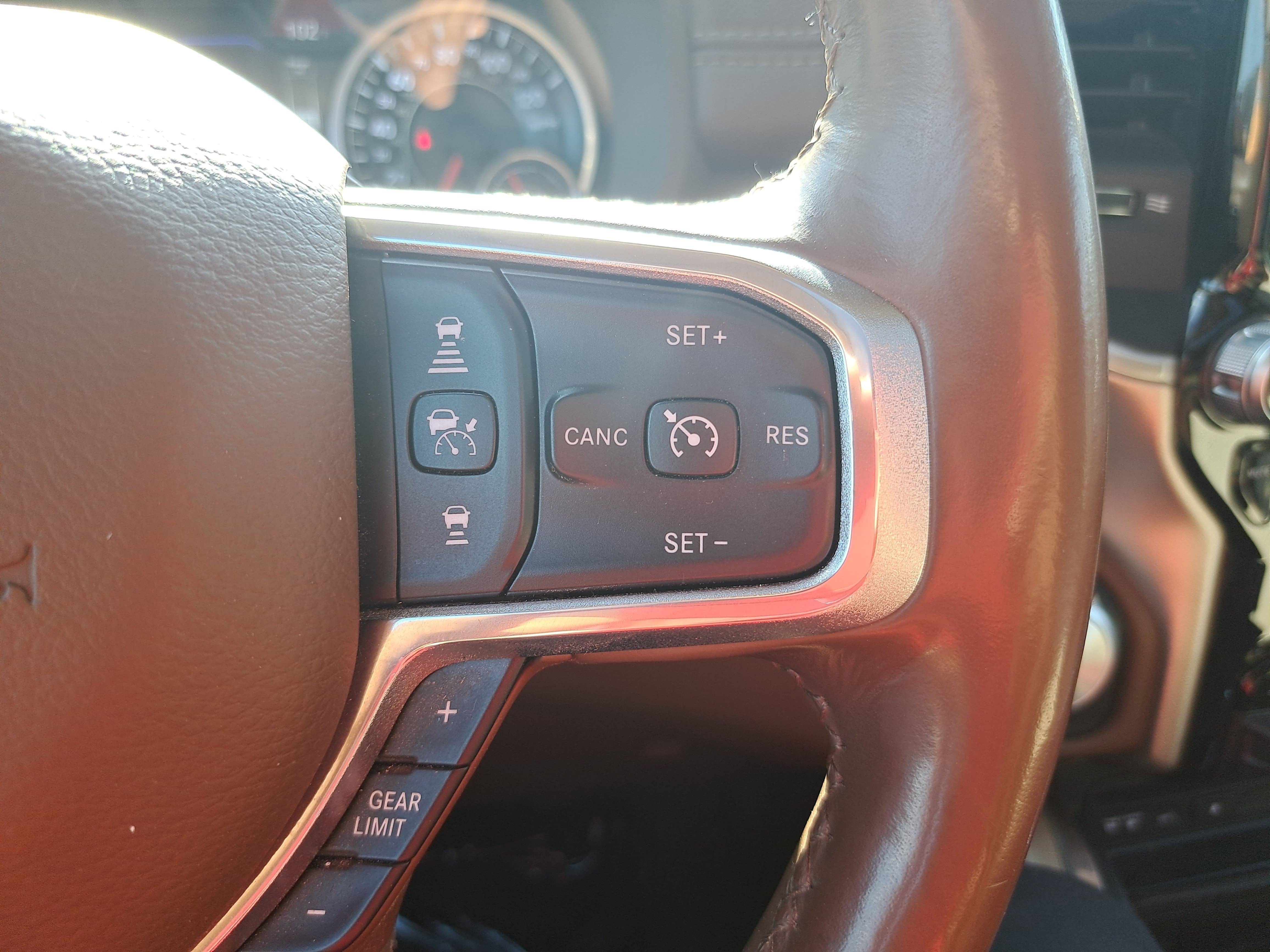 Used 2019 RAM 1500 Laramie AWD/4WD image 16