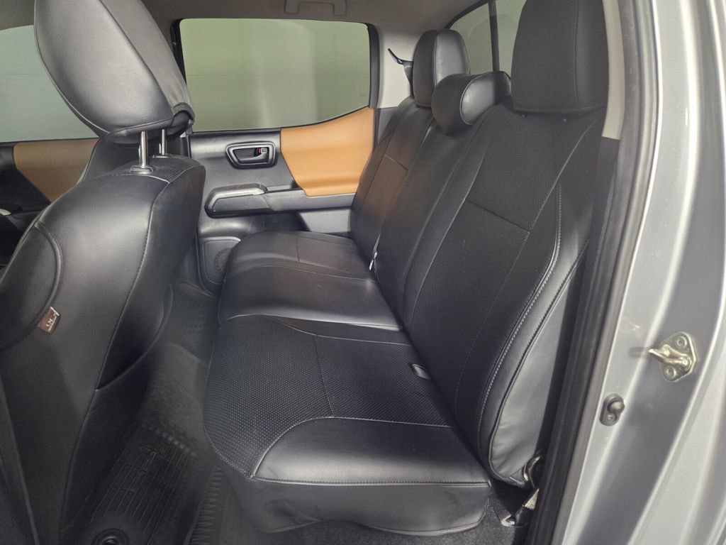 Used 2017 Toyota Tacoma TRD Sport RWD image 24