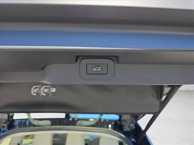 Used 2025 Land Rover Discovery Dynamic SE AWD/4WD image 13