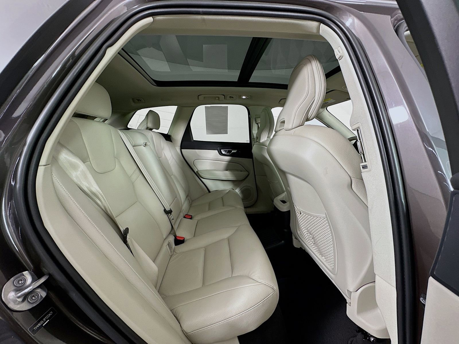 Used 2023 Volvo XC60 T8 Plus AWD/4WD image 27