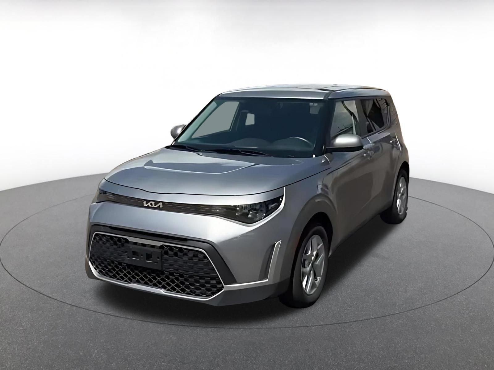 Used 2025 Kia Soul LX w/ LX Technology Package FWD image 6