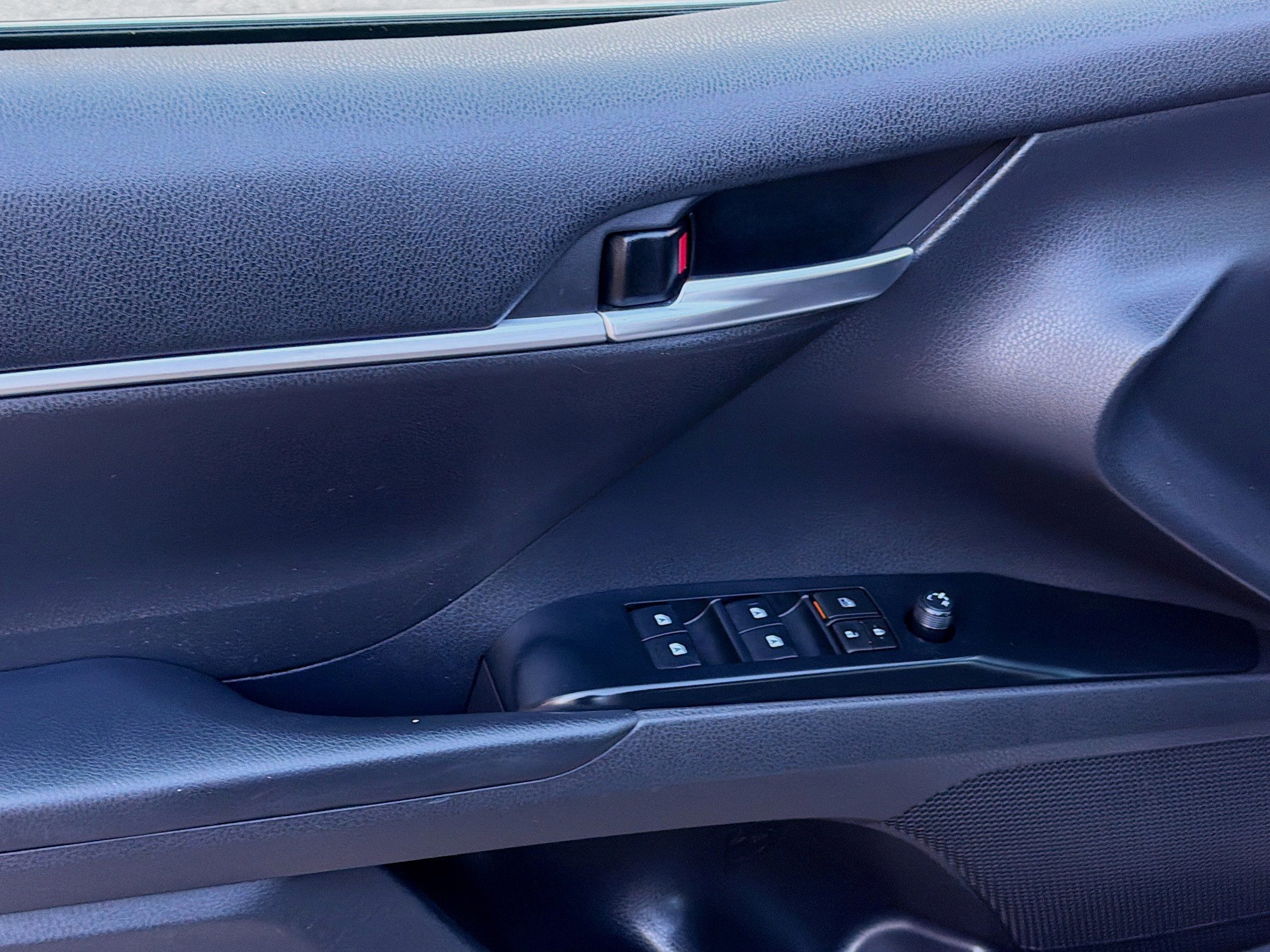 Used 2020 Toyota Camry LE FWD image 14