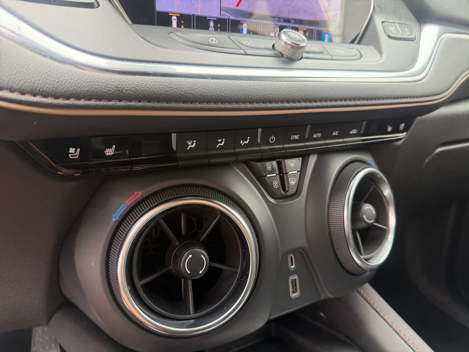 Used 2020 Chevrolet Blazer Premier AWD/4WD image 32