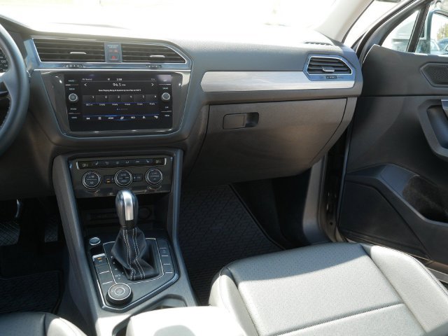 Used 2021 Volkswagen Tiguan SE w/ Panoramic Sunroof Package AWD/4WD image 24