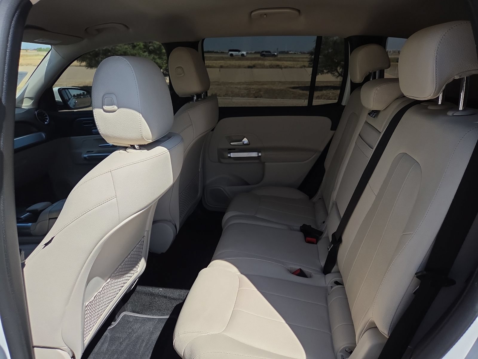 Used 2022 Mercedes-Benz GLB 250 4MATIC w/ Premium Package Lite image 18