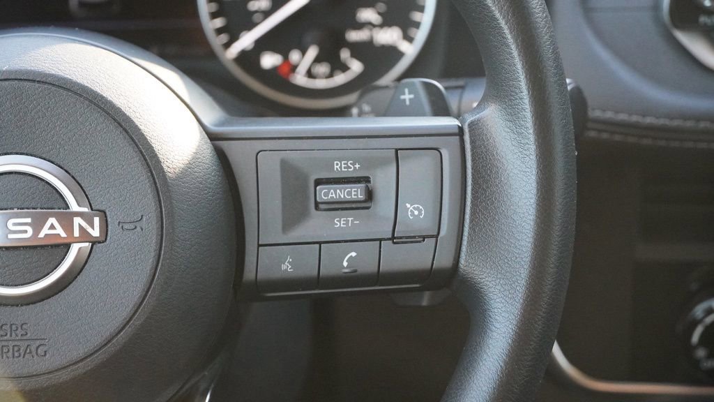 Used 2023 Nissan Rogue S image 28