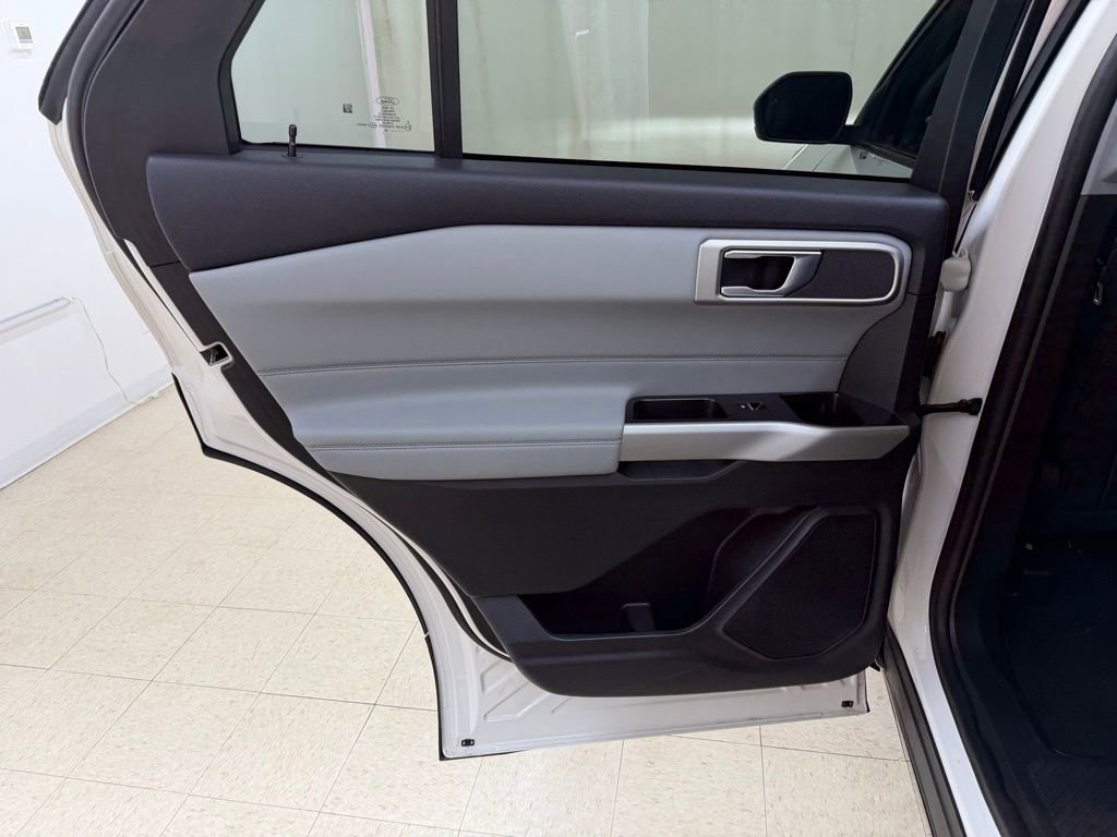 Used 2024 Ford Explorer XLT w/ Equipment Group 202A image 19