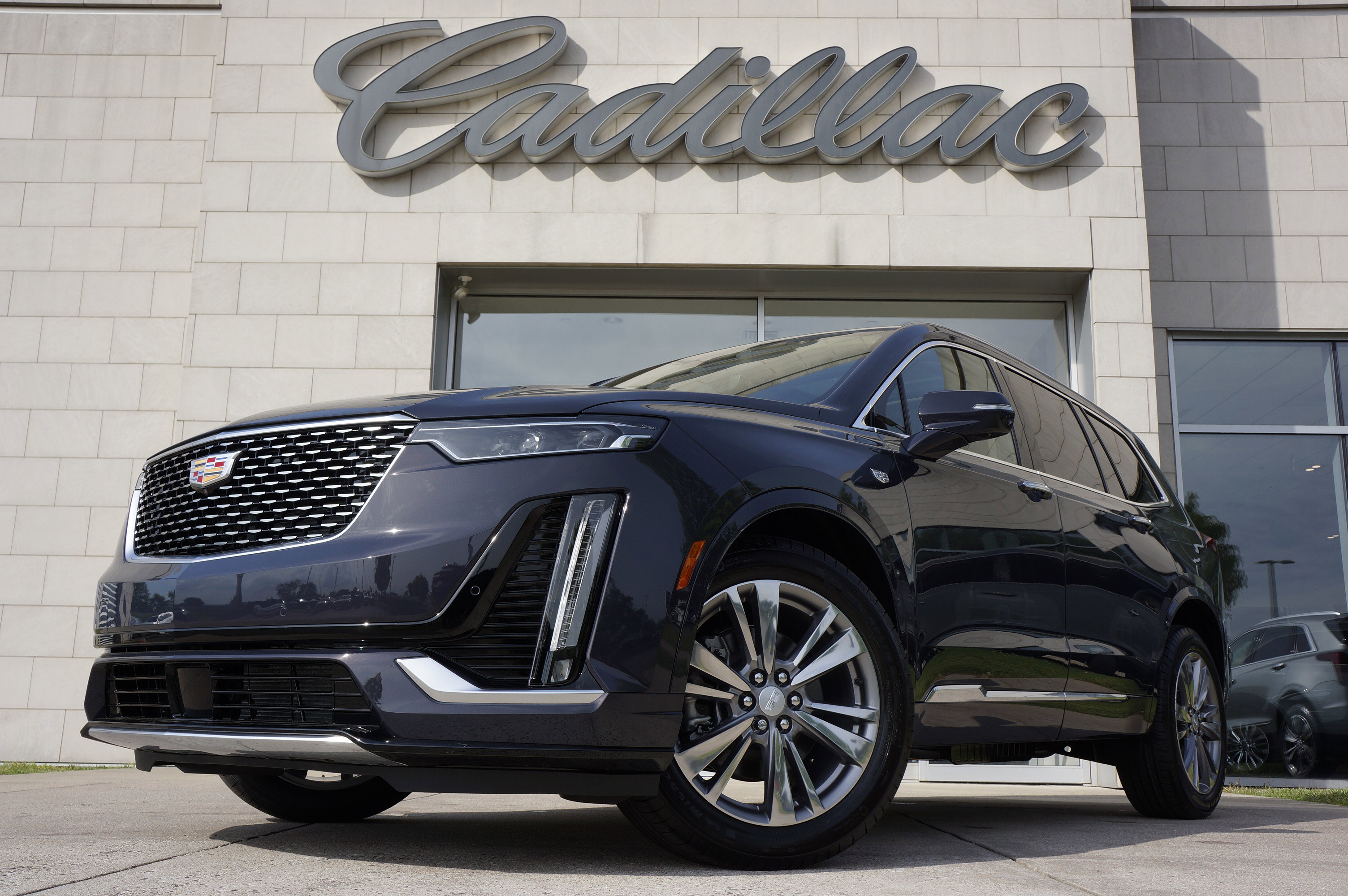Used 2025 Cadillac XT6 Premium Luxury image 11