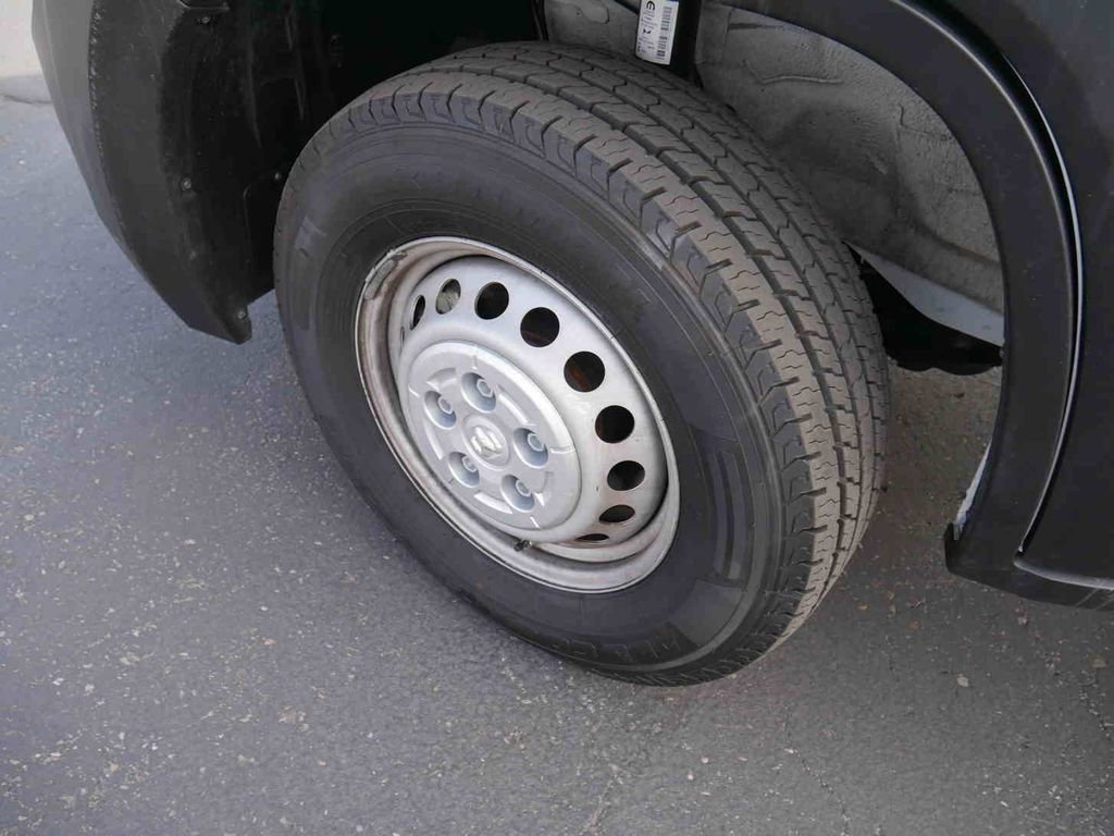 Used 2025 RAM ProMaster 2500 w/ Convenience Group image 11